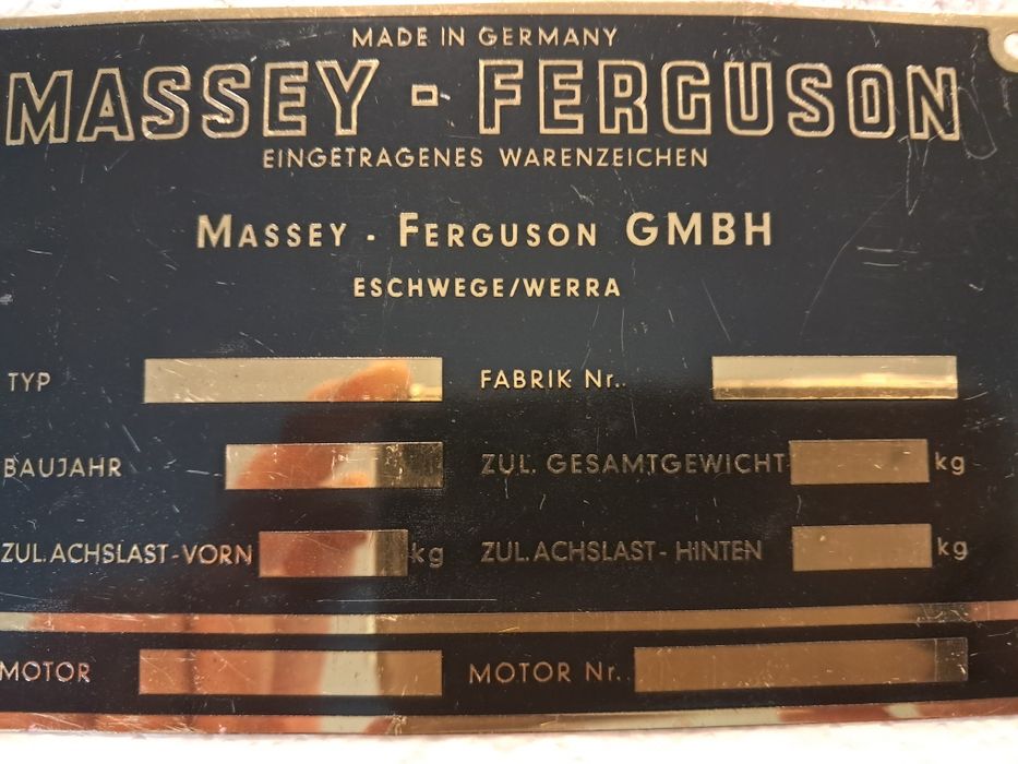 Placa do fabricante Massey-Ferguson