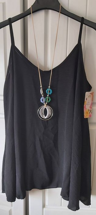 Blusa preta de alças. Rodada. XL