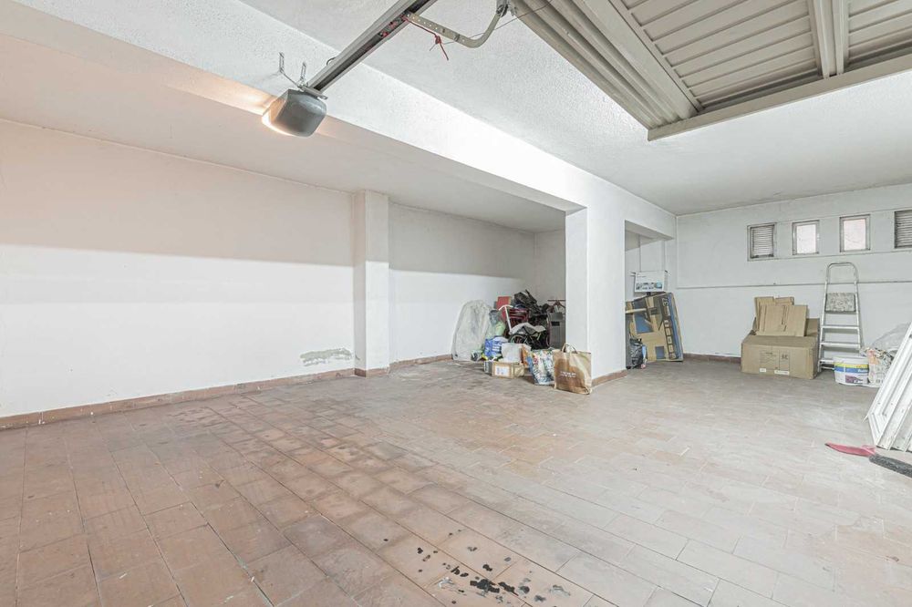 Vendo Apartamento T4   + Box para 3 carros