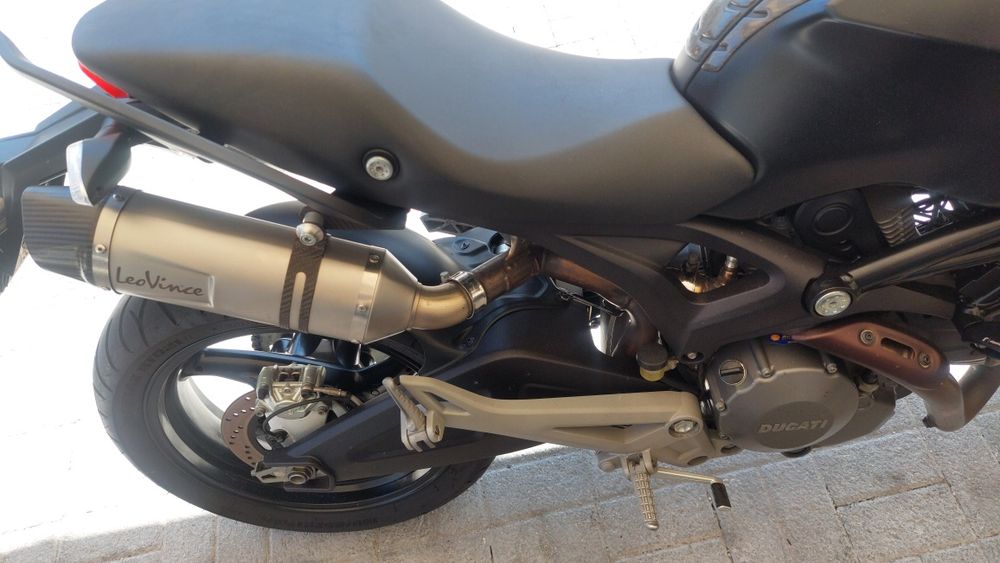 Ducati monster 696