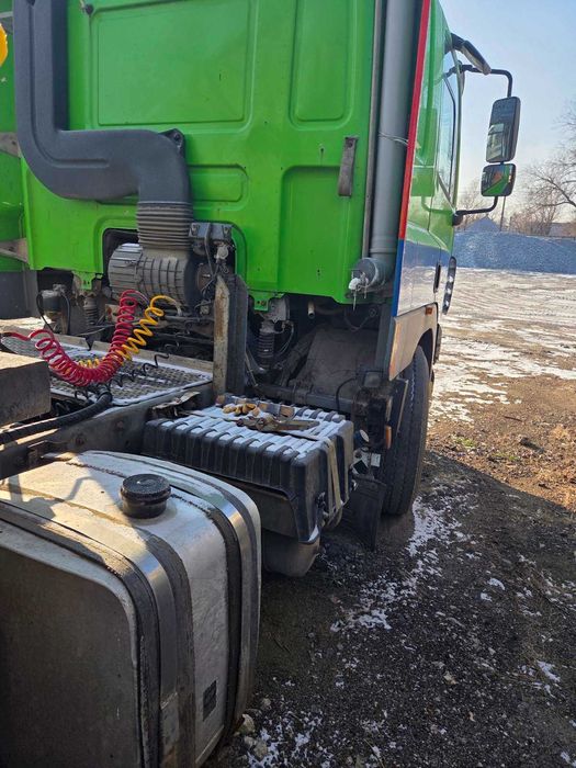 Тягач з напівпричепом DAF CF-85