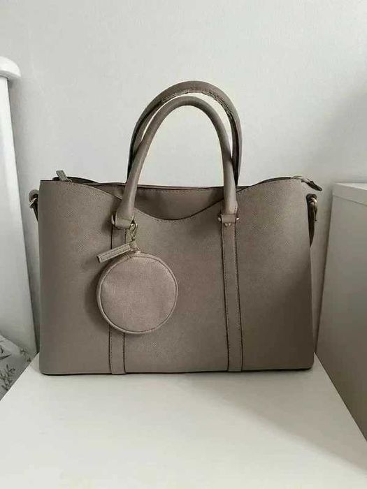 Bolsa da Primark, com sinais de uso apenas nas alças