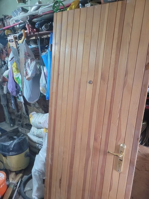 Продам входные двери,б.у.