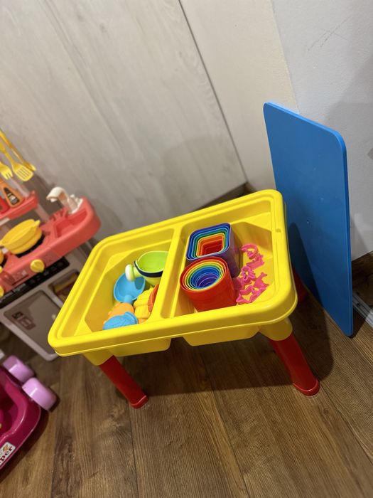 Пісочниця, каталка-качалка, дитяча кухня, набір для прибирання