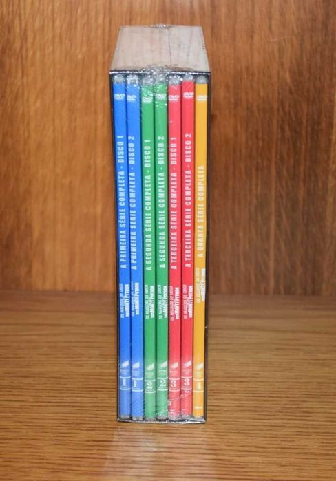 7 DVD´s - 4 séries + 45 episódios de Os Malucos do Circo, Flying Circus, legendas em muitas línguas