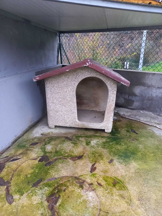 Casota de Cão  (80 cm * 90 cm em betão)