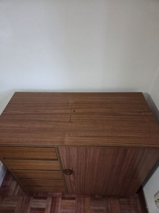 Máquina de Costura Oliva