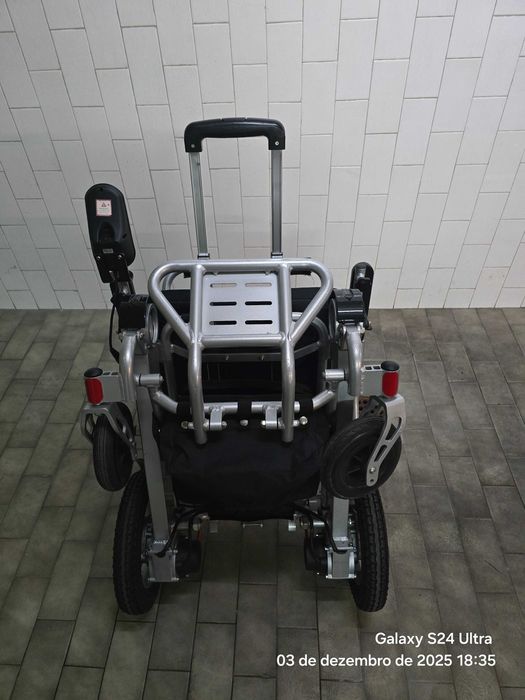 Cadeira de rodas marca TEYDER modelo SPA