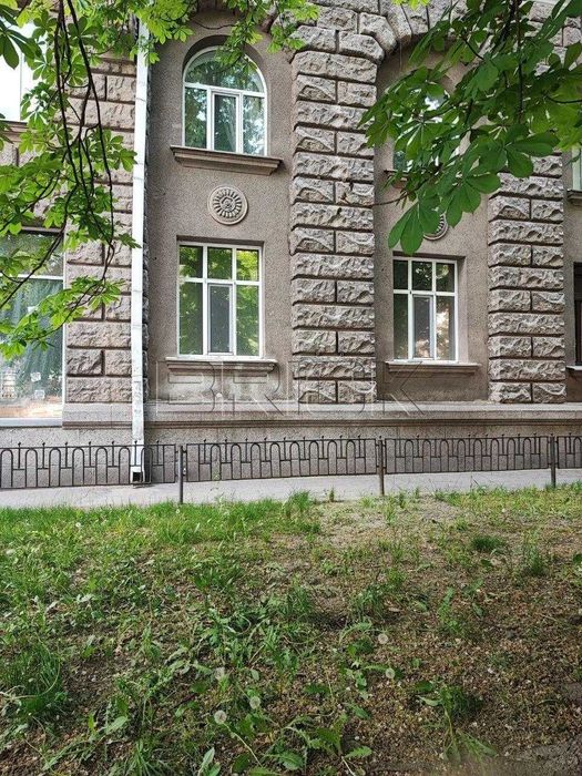 2х кім.кв на Банковій під коммерцію житло напроти Нацбанку ремонт