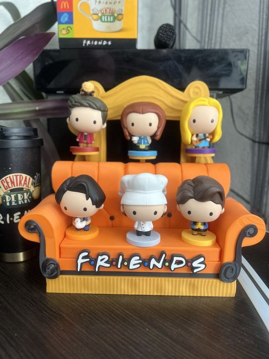 Фігурки Друзі з диваном