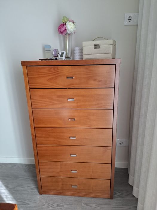 Vende-se Cama casal com arrumação, mesas cabeceira,  camiseiro