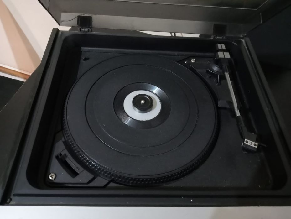 Aparelhagem Crown CCS-2000 s/ Colunas

– Gira-discos

– Amplificador