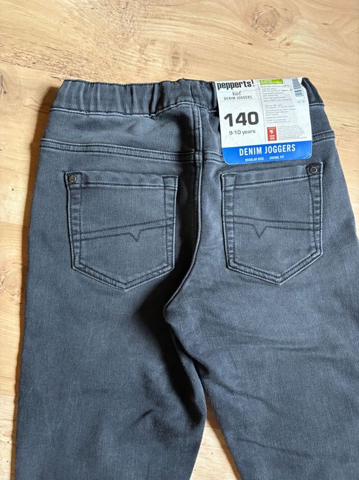 Spodnie jeansy chłopięce czarno 140