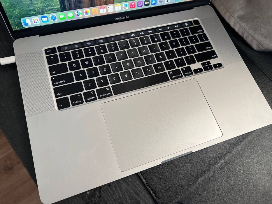 MacBook Pro 16"  i7, 32GB RAM, 512GB SSD dobry
