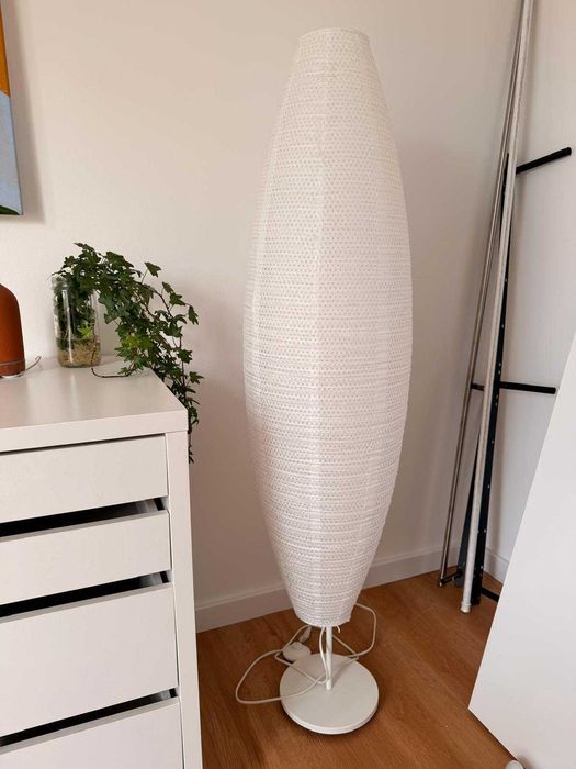 Candeeiro de pé – Bom estado