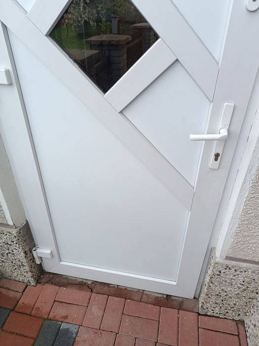 Drzwi zewnętrzne do domu z demontażu