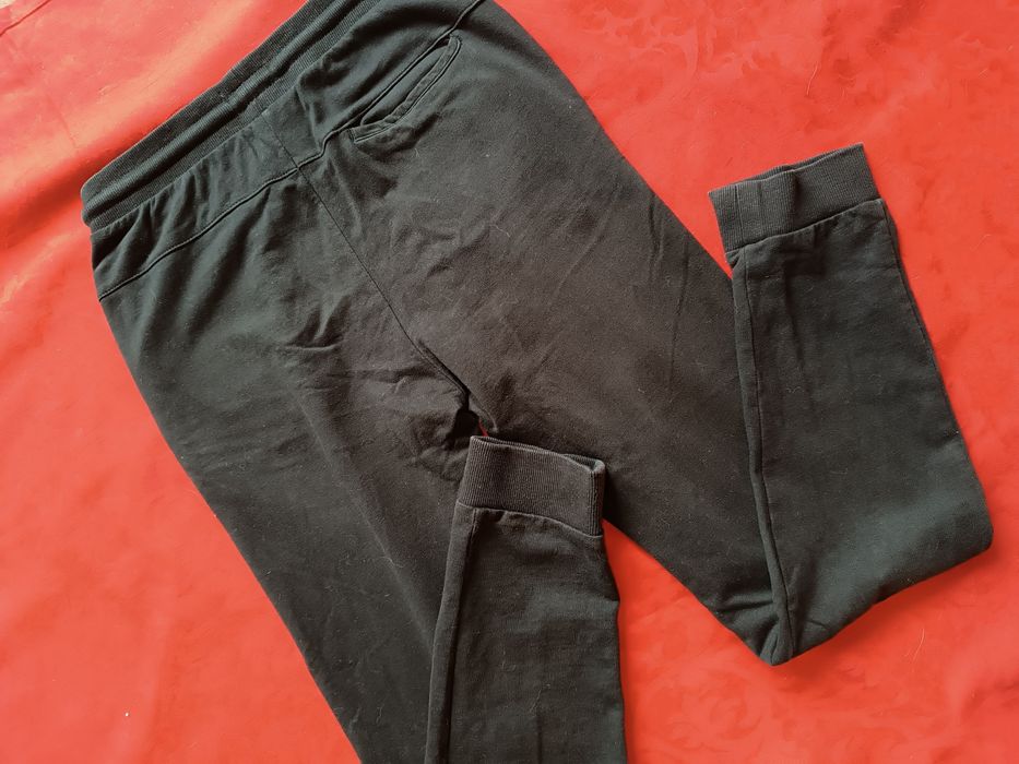 Calças Desportivas. Pretas. Tamanho 11 a 12 Anos