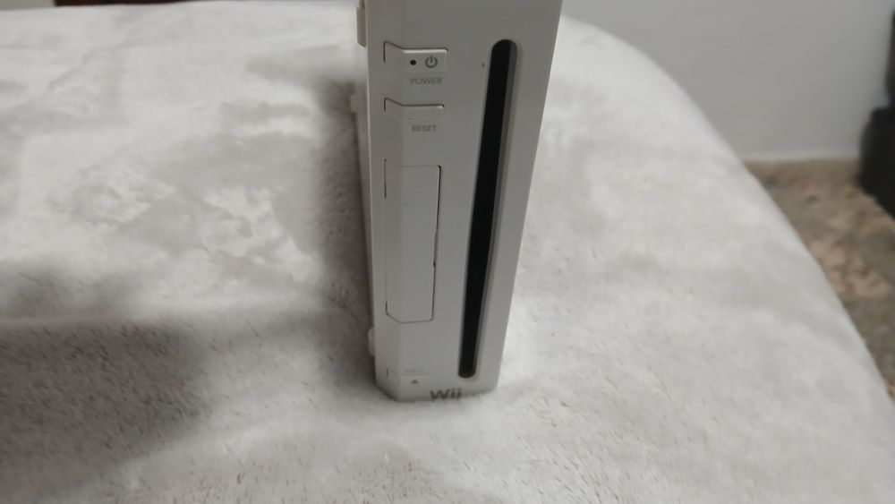 Nintendo wii comandos e tudo o resto 40 se quiserer mais fotos mando
