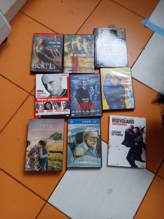 Płyty dvd niektóre w folii