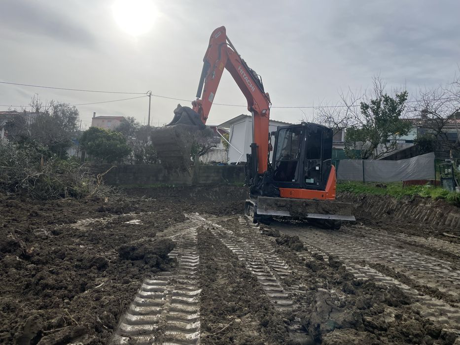 Limpeza de terrenos e terraplanagens