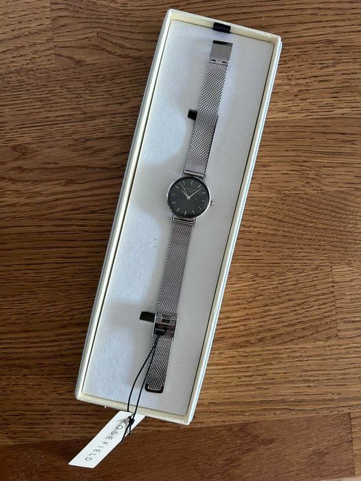 Srebrny nowy damski zegarek Rosefield na bransoletce prezent