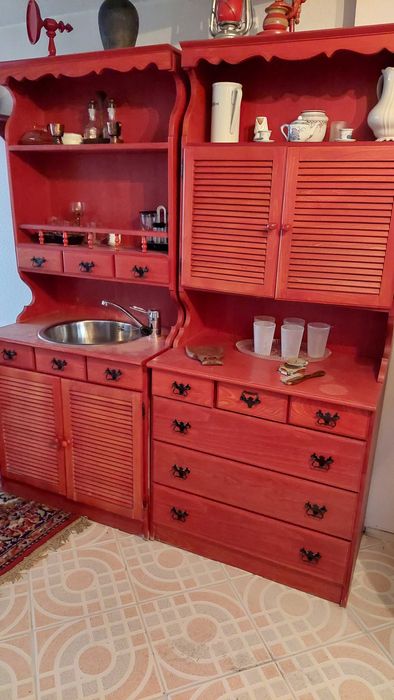 Rustykalna kuchnia z litego drewna