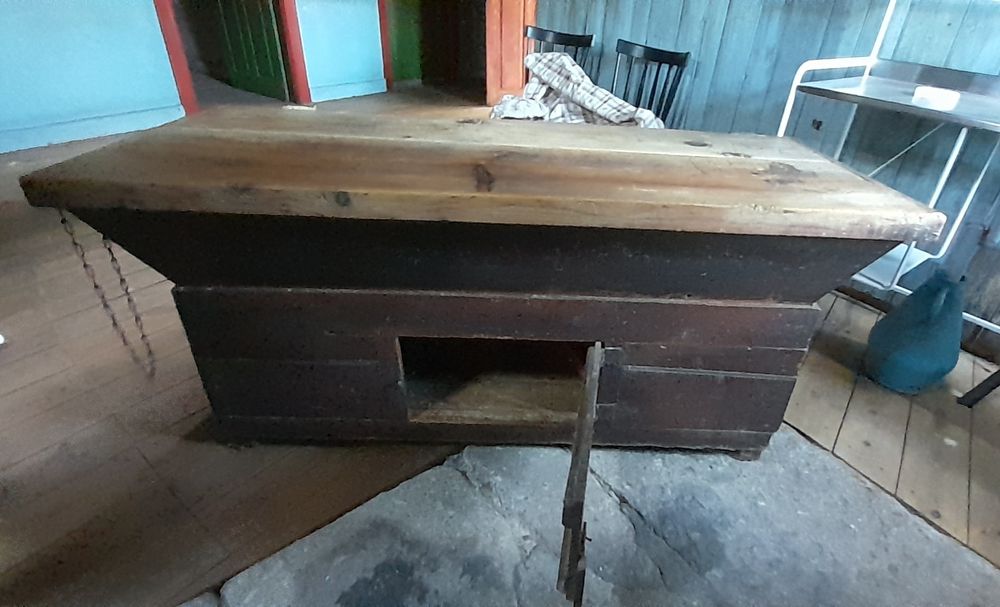 Massadeira antiga/Mesa