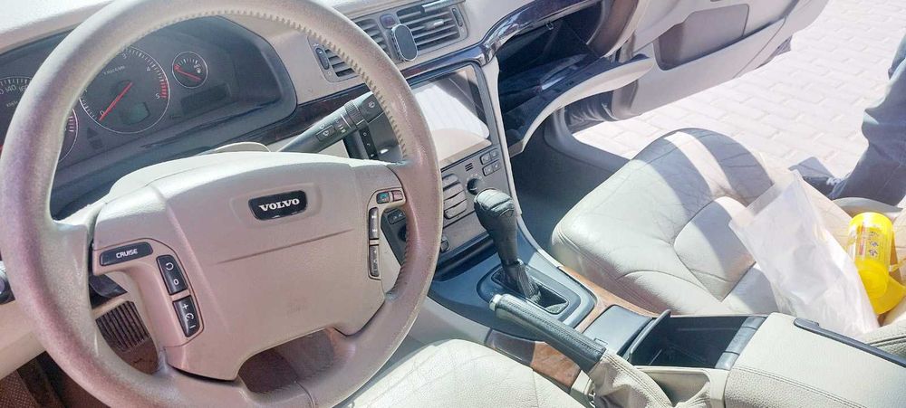 Volvo S80 2,4 дизель АВТОМАТ  2005 год (на коже)