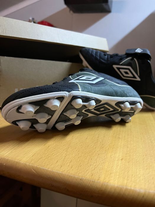 Chuteira Umbro n 41.5