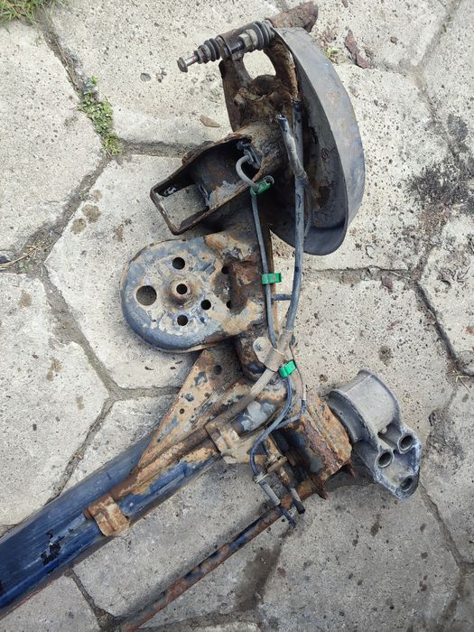 VW passat B5 fl sedan belka zawieszenia tył tylna TDI  2.8 awx avf 1.8t