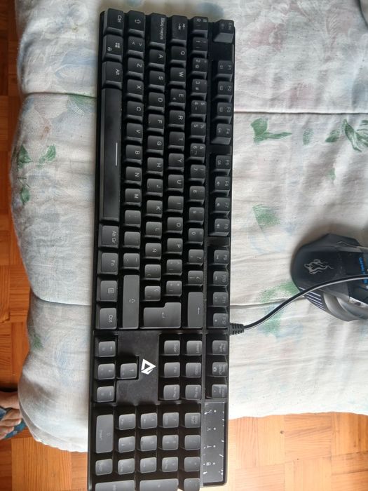 Conjunto teclado e rato gamer