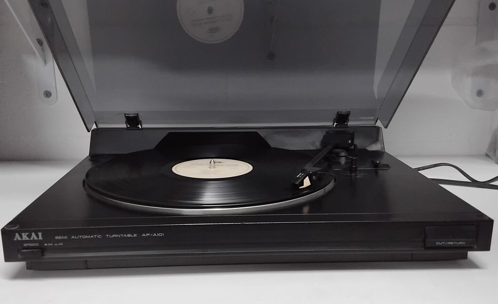 AKAI gira-discos AP-A101