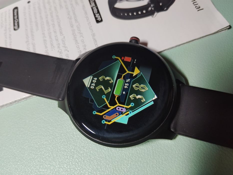 Smartwatch średniej klasy lekki cienki