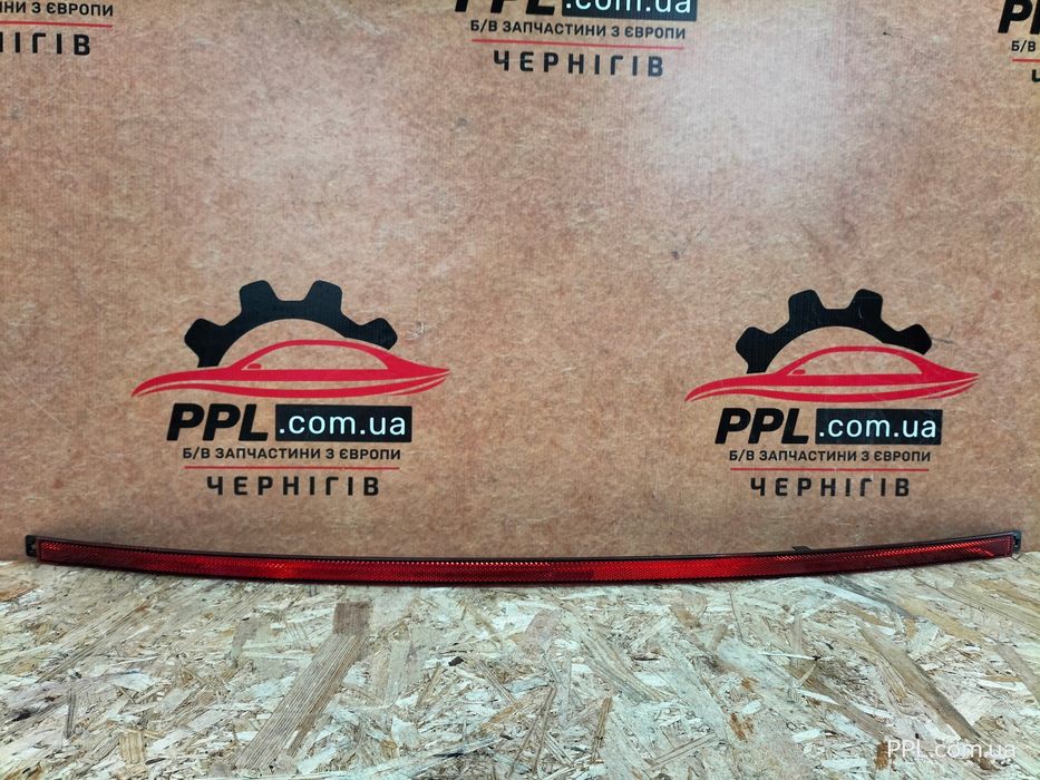 VW Tiguan II 20-23 Отражатель катафот заднего бампера центральный