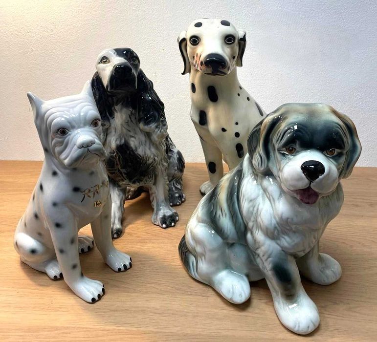 Cães de loiça antigos, vendo à unidade