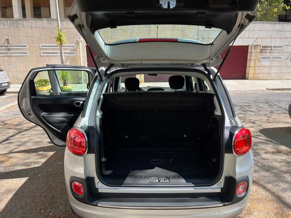 Viatura Fiat 500 L em ótimo estado. Sempre o mesmo proprietário.