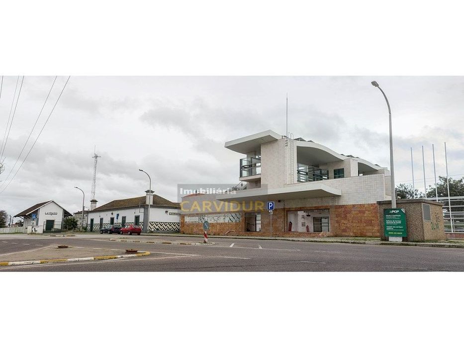 Apartamento T1 totalmente remodelado com quintal