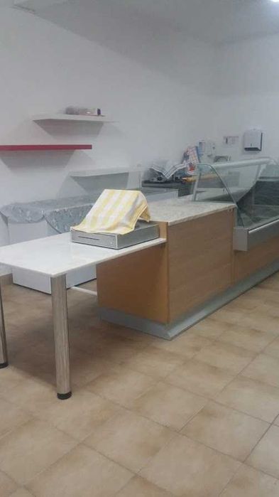 Vitrina de pão com balcão extra