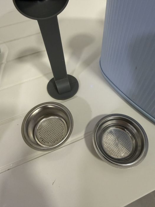 Máquina de Café SMEG Expresso Bege – Café Moído e Cápsulas + Acessórios