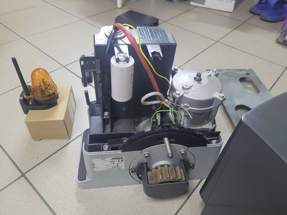 napęd do bramy przesuwnej