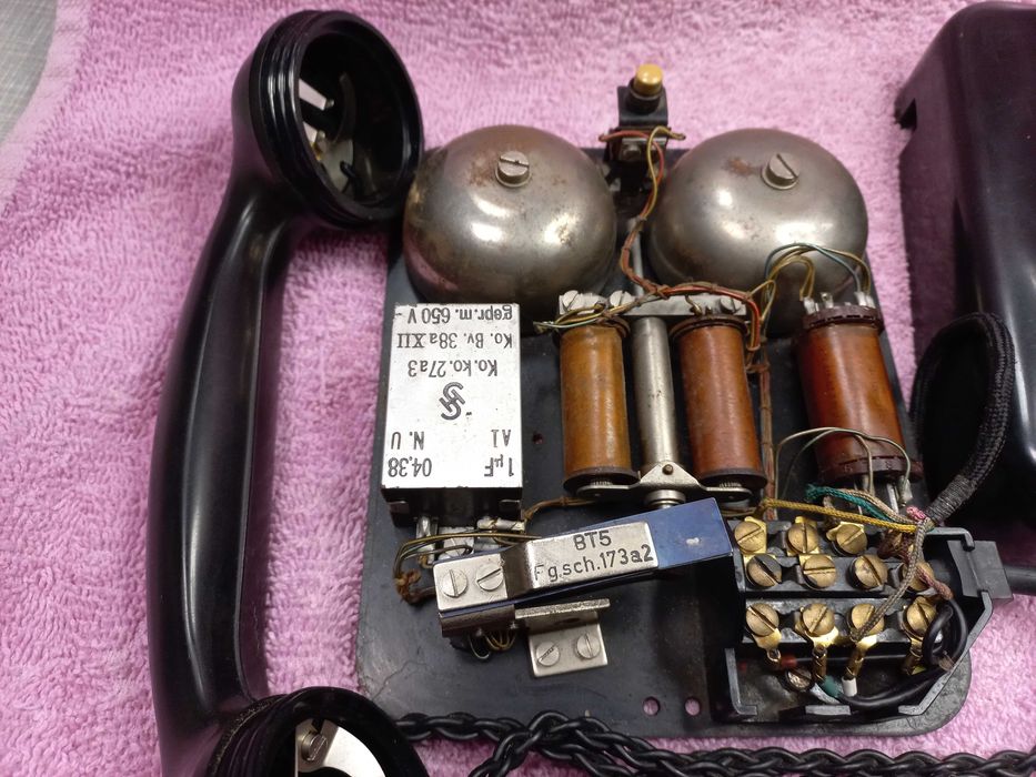 Stary telefon siemens .