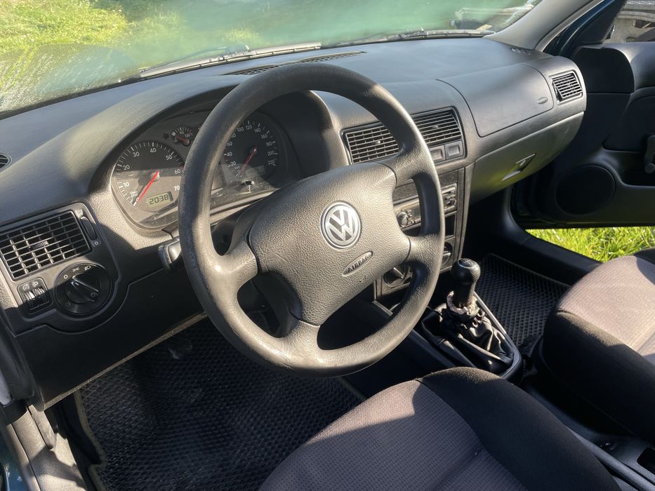 Продам VolksWagen Golf 4 2001 1.4  Бензин