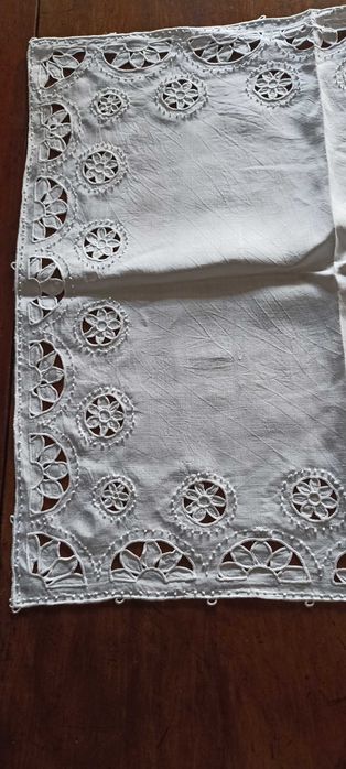 Toalha de linho bordada