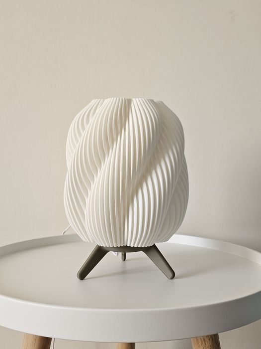 Лампа настільна біла матова