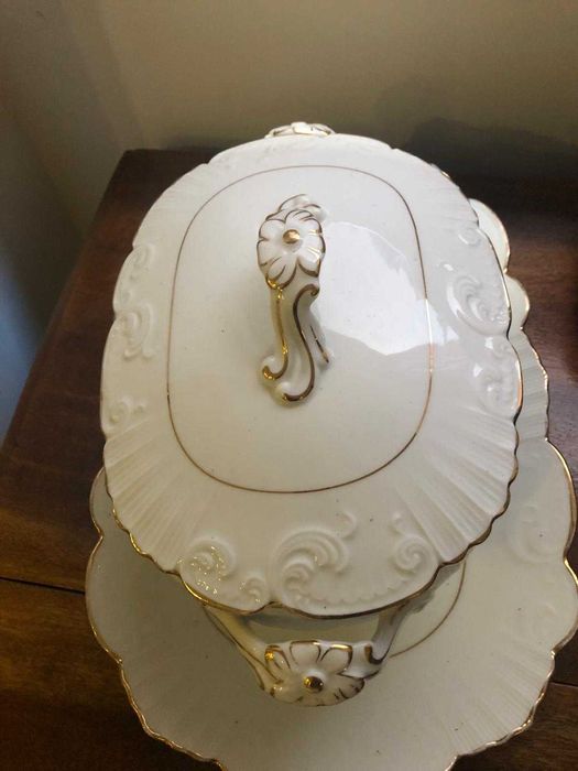 Serviço Vista Alegre branco c/friso dourado - travessa e terrina