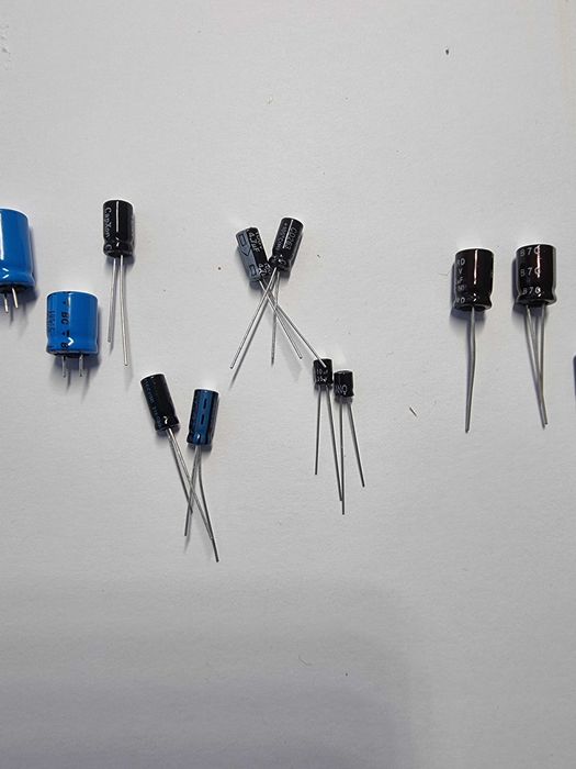 Продам конденсатори єлектролитические низковольтние не БУ