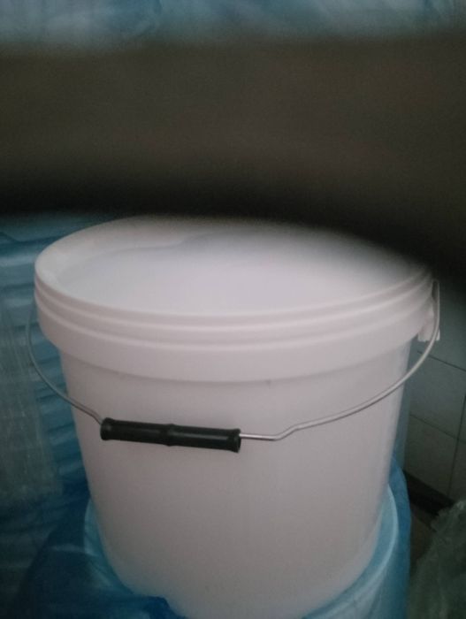 Wiadro plastikowe z przykrywką 18l.