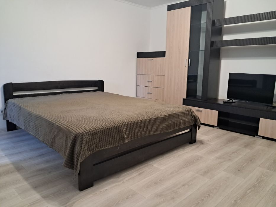 Сдам на сутки, на неделю  3х комнатную квартиру на Олександра Поля