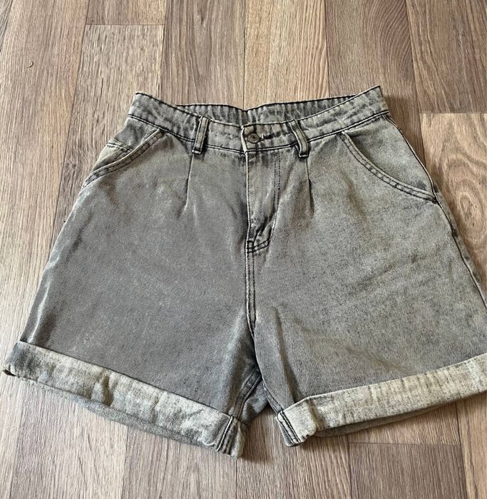 Сірі джинсові шорти