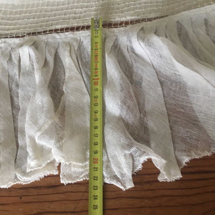 Várias cortinas em filet / filé bordado à mão